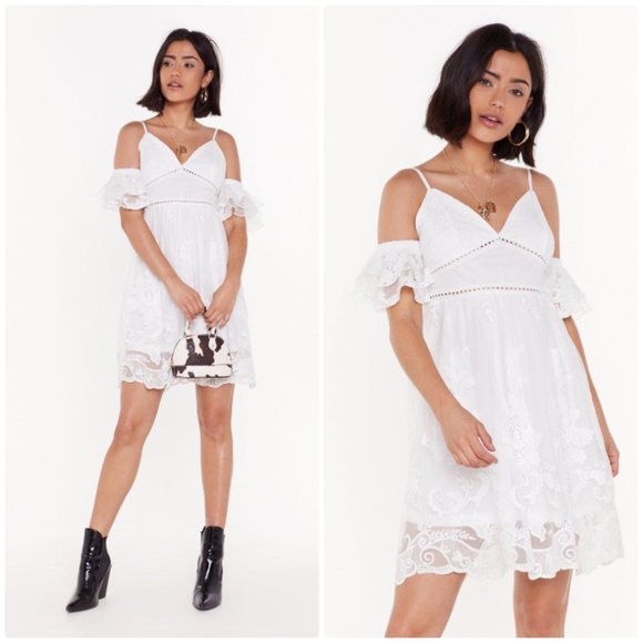 Nasty Gal Dresses & Skirts - Nasty Gal in my happy lace cold shoulder dress
